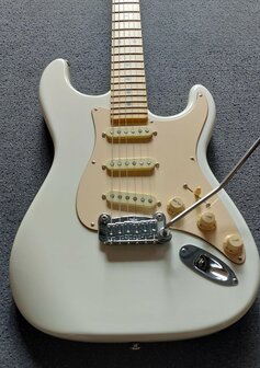 G&amp;L Legacy USA White MP met stevige Tolex Case en certificaat van echtheid