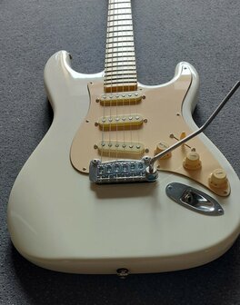 G&amp;L Legacy USA White MP met stevige Tolex Case en certificaat van echtheid