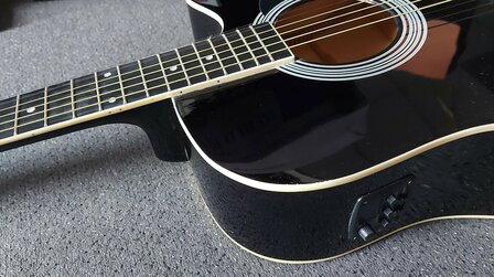 Nashville by Richwood electro-akoestische gitaar met dikke hoes, zwart