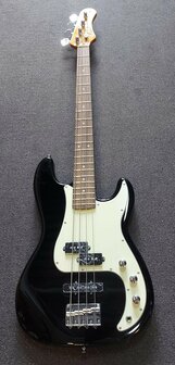 EKO PJ-model basgitaar, nu met baspakket