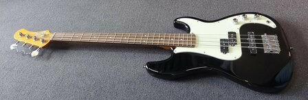 EKO PJ-model basgitaar, nu met baspakket