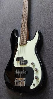 EKO PJ-model basgitaar, nu met baspakket