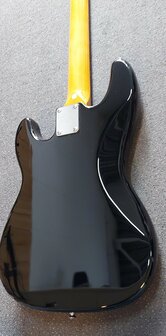 EKO PJ-model basgitaar, nu met baspakket