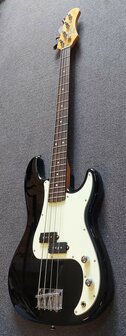 EKO PB-model basgitaar, nu met baspakket