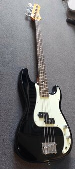 EKO PB-model basgitaar, nu met baspakket