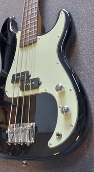 EKO PB-model basgitaar, nu met baspakket