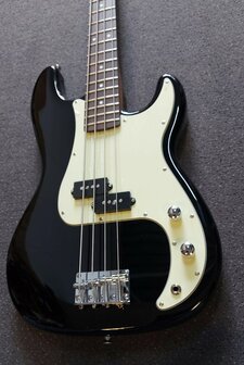 EKO PB-model basgitaar, nu met baspakket