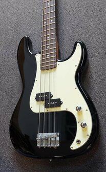 EKO PB-model basgitaar, nu met baspakket