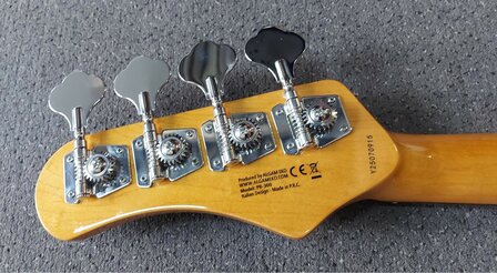 EKO PB-model basgitaar, nu met baspakket