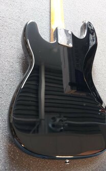 EKO PB-model basgitaar, nu met baspakket