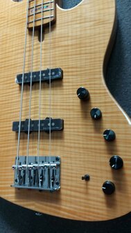 Sire Basses V10+ S4/NT Series Marcus Miller basgitaar
