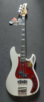 Sire Marcus Miller P7+ Alder 4-snarige basgitaar, Antique White, 2nd Gen