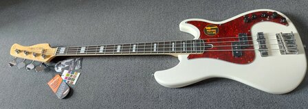 Sire Marcus Miller P7+ Alder 4-snarige basgitaar, Antique White, 2nd Gen