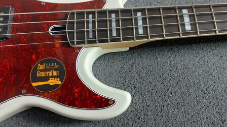 Sire Marcus Miller P7+ Alder 4-snarige basgitaar, Antique White, 2nd Gen