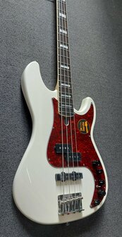 Sire Marcus Miller P7+ Alder 4-snarige basgitaar, Antique White, 2nd Gen