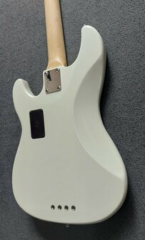 Sire Marcus Miller P7+ Alder 4-snarige basgitaar, Antique White, 2nd Gen