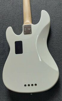 Sire Marcus Miller P7+ Alder 4-snarige basgitaar, Antique White, 2nd Gen