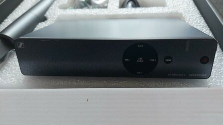Sennheiser XSW1825 Series vocal system with dynamic cardioid e825 microphone voor Nederland