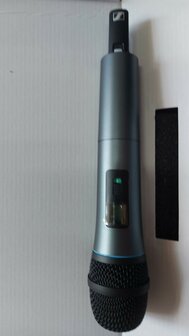 Sennheiser XSW1825 Series vocal system with dynamic cardioid e825 microphone voor Nederland