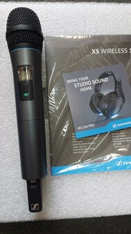 Sennheiser XSW1825 Series vocal system with dynamic cardioid e825 microphone voor Nederland