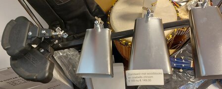 Cowbellset Statief met 4 cowbells verchroomd en 2 jamblocks