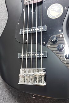 Sire Basses V3P Passive Series Marcus Miller 5-snarige passieve basgitaar, matzwart