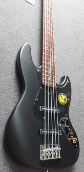 Sire Basses V3P Passive Series Marcus Miller 5-snarige passieve basgitaar, matzwart