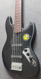 Sire Basses V3P Passive Series Marcus Miller 5-snarige passieve basgitaar, matzwart