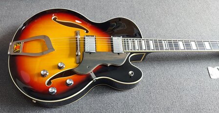 Hagstrom HJ800 hollowbody 3-tone sunburst