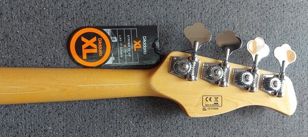 Sire Marcus Miller V7 linkshandig, swamp ash 4-string natural, tijdelijk met gevoerde hoes