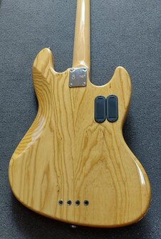 Sire Marcus Miller V7 linkshandig, swamp ash 4-string natural, tijdelijk met gevoerde hoes