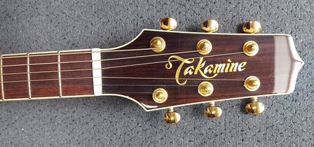 Takamine TN138C Sunburst Thinline met koffer