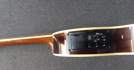 Takamine TN138C Sunburst Thinline met koffer