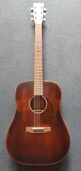 Sigma DM-15E-AGED electro-akoestische dreadnought, aged old whiskey barrel