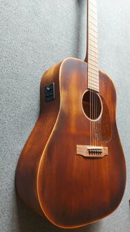Sigma DM-15E-AGED electro-akoestische dreadnought, aged old whiskey barrel