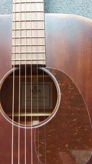 Sigma DM-15E-AGED electro-akoestische dreadnought, aged old whiskey barrel