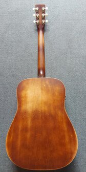 Sigma DM-15E-AGED electro-akoestische dreadnought, aged old whiskey barrel