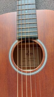 Sigma TM-15+ Traveler gitaar massief mahonie met dikke hoes