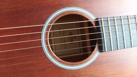 Sigma TM-15+ Traveler gitaar massief mahonie met dikke hoes