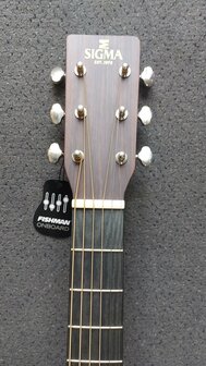 Sigma DTC-28HE+ dreadnought, nu met koffer