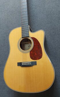 Sigma DTC-28HE+ dreadnought, nu met koffer