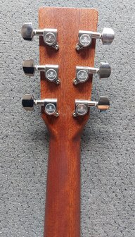 Sigma SDM-STE+ Dreadnought electro-akoestisch, nu met tweed koffer