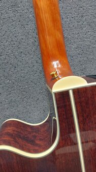 Takamine GN51CEBSB electro-akoestische Grand Auditorium met cutaway, brown sunburst
