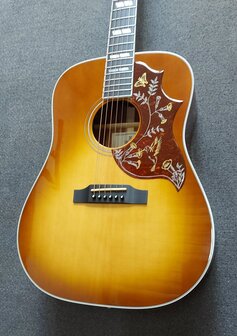 Sigma DM-SG5+ Hummingbird Cherry Sunburst, electro-akoestisch, nu met gevoerde hoes