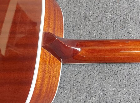 Sigma DM-SG5+ Hummingbird Cherry Sunburst, electro-akoestisch, nu met gevoerde hoes