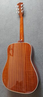 Sigma DM-SG5+ Hummingbird Cherry Sunburst, electro-akoestisch, nu met gevoerde hoes