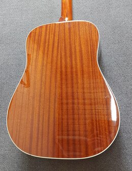 Sigma DM-SG5+ Hummingbird Cherry Sunburst, electro-akoestisch, nu met gevoerde hoes