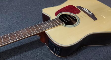 Takamine GD71CENAT electro-akoestische Dreadnought met cutaway