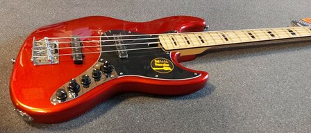 Sire Marcus Miller V7 Vintage 4-snarige basgitaar, helder metallic rood