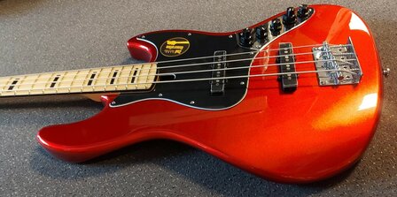 Sire Marcus Miller V7 Vintage 4-snarige basgitaar, helder metallic rood